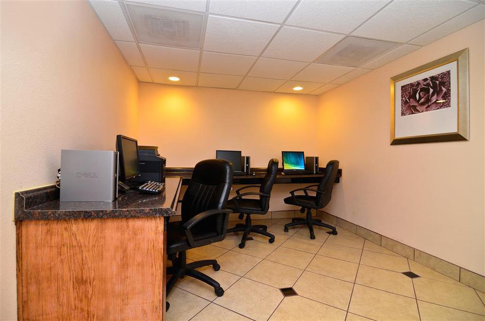 Clarion Inn & Suites Roswell Konforlar fotoğraf