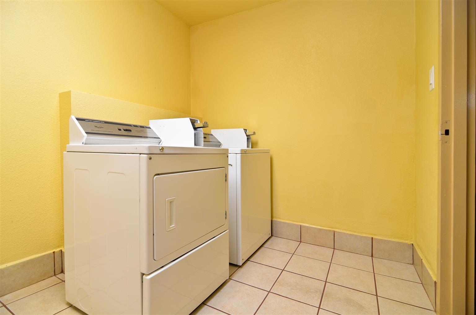 Clarion Inn & Suites Roswell Konforlar fotoğraf