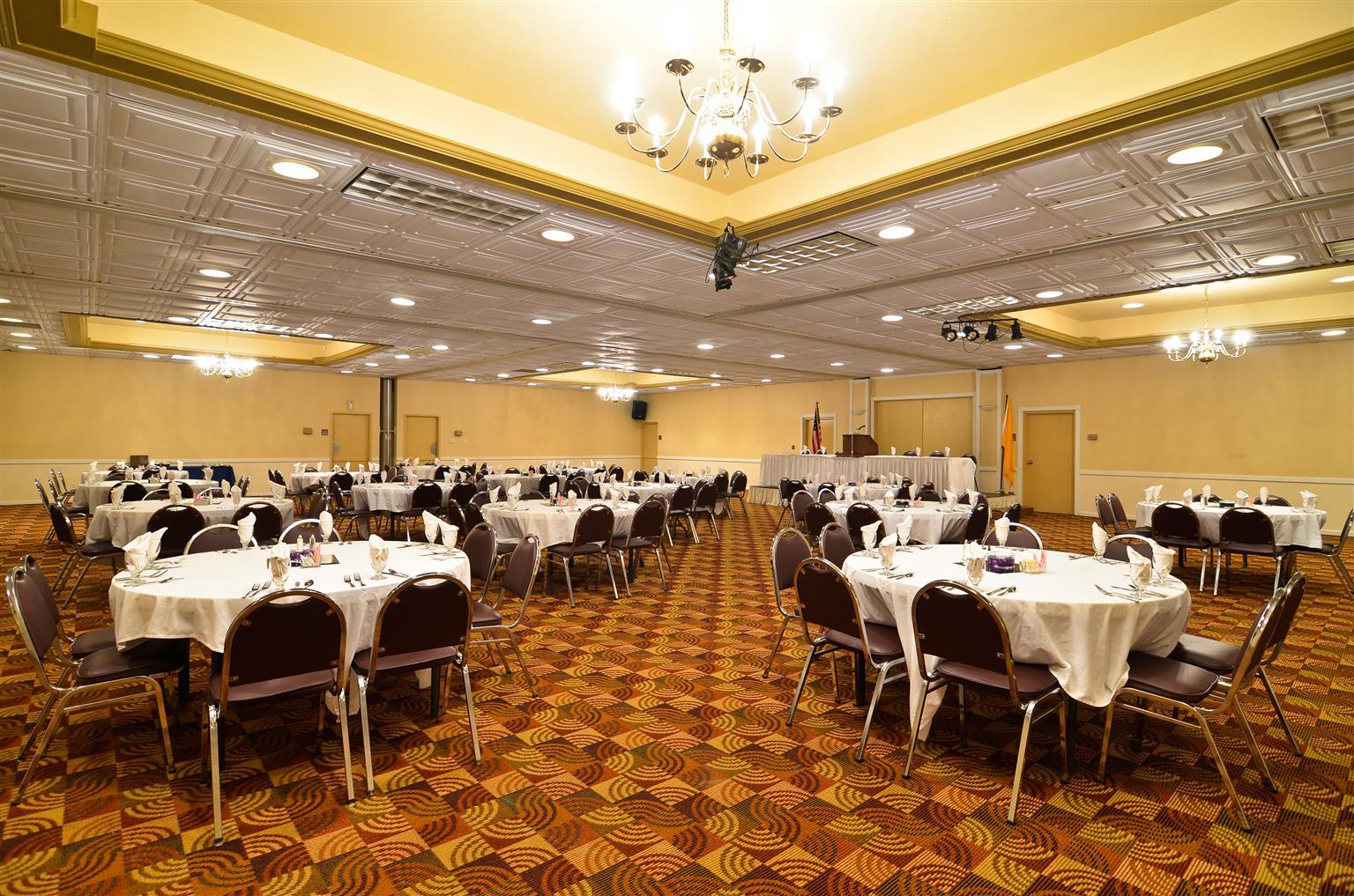 Clarion Inn & Suites Roswell Restoran fotoğraf